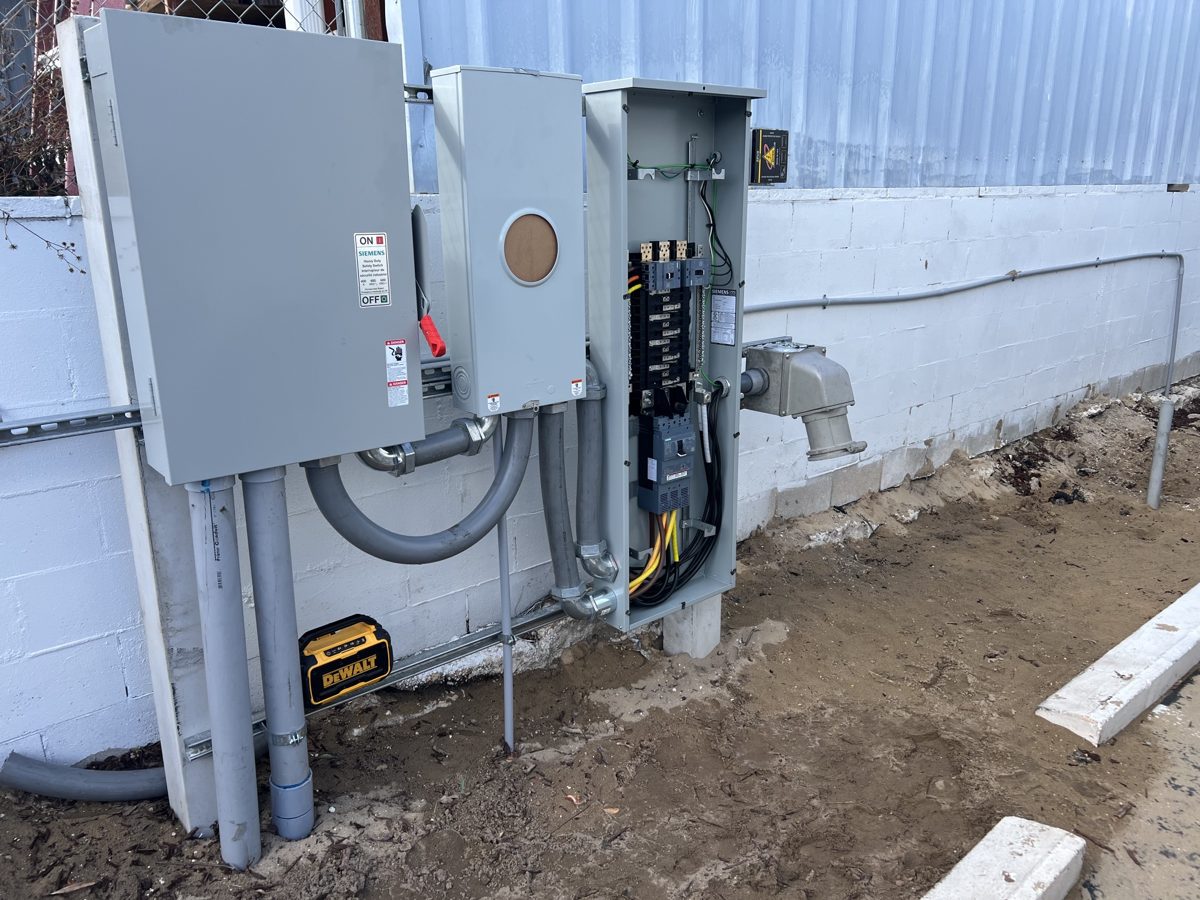 400A commercial service and disconnect by Robinson E Electric